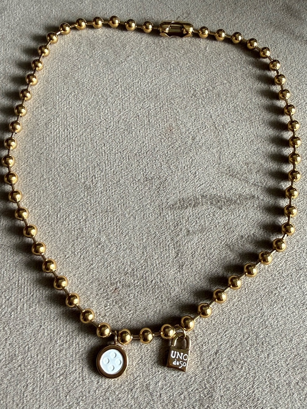 UNO de 50 Gold Beaded Necklace with White Charm